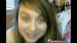 A sexy cam slut plays on webcam