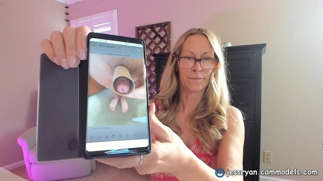 Sexy Milf Camgirl Jess Ryan Gives An Honest Dick Rating For Thor  jessryan&period;manyvids&period;com
