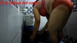 Desi Savita bhabhi nude bath in the bathroom xxx video