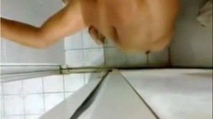 Guy fode no banheiro