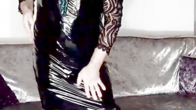 Uk tv slut Nottstvslut in stunning ultra shiny hot black pvc bodycon dress.