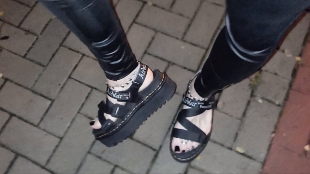 crossdresser with cute feet in sexy platform sandals