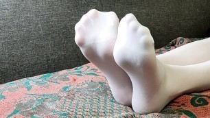 Ilandis shows feet in white pantyhose